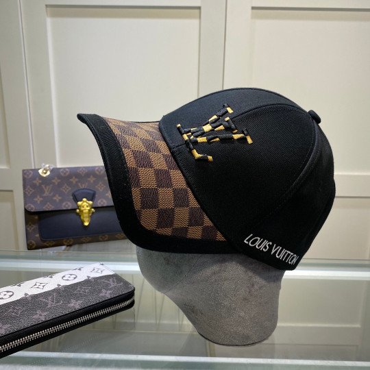 LOUIS VUITTON - BASEBALL CAP